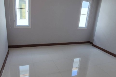 House in Samut Prakan, Thailand 3 bedrooms № 154632 - photo 9