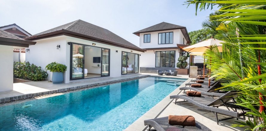 Villa in Rawai, Thailand 5 bedrooms № 154602