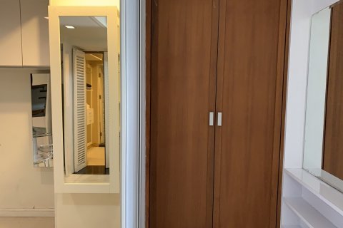 Condo à Khlong Toei, Bangkok, Thaïlande, 1 chambre № 200662 - photo 13