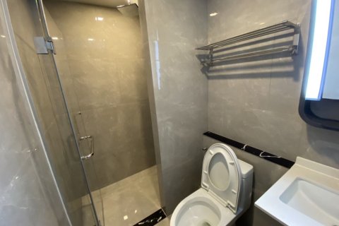 Condo in Huai Khwang, Bangkok, Thailand, 2 bedrooms  № 173649 - photo 8