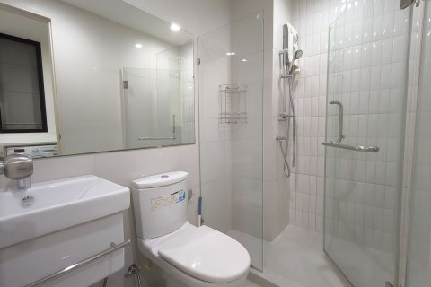 Condo à Huai Khwang, Bangkok, Thaïlande, 2 chambres  № 152862 - photo 12