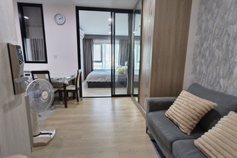 Condo à Huai Khwang, Bangkok, Thaïlande, 2 chambres  № 152862 - photo 1