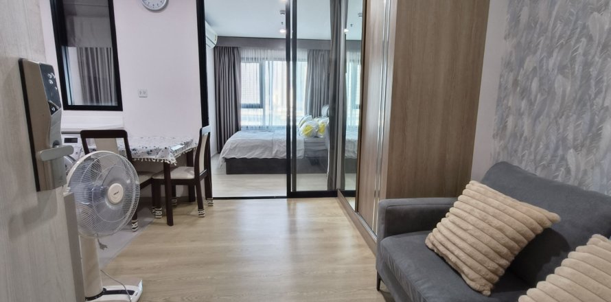 Condo à Huai Khwang, Bangkok, Thaïlande, 2 chambres  № 152862