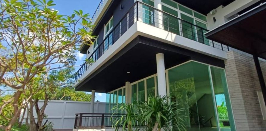 Maison à Suan Luang, Bangkok, Thaïlande 5 chambres № 155446