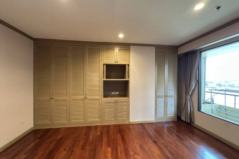 Кондоминиум с 2 спальнями в Кхлонг Сане, Бангкок, Таиланд № 155443 - фото 4