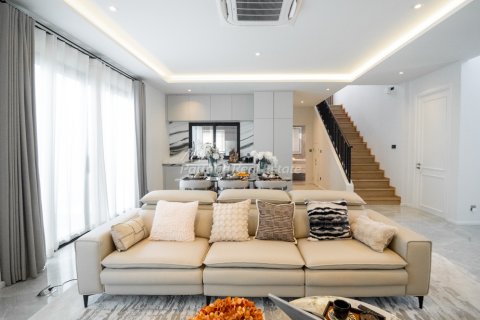 Дом в Банг Ламунге, Таиланд с 4 спальнями  № 171461