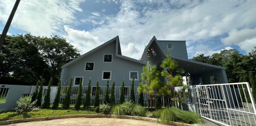 Villa in Chiang Mai, Thailand 5 bedrooms № 160006