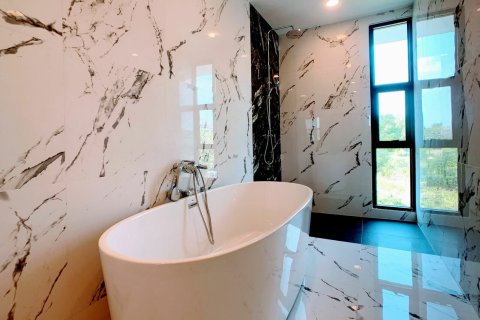 Villa in Chiang Mai, Thailand 6 bedrooms № 160005 - photo 19