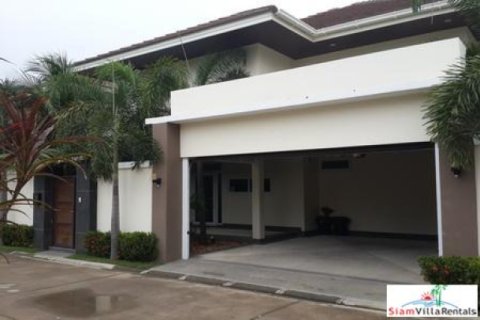 Villa on Jomtien Beach, Pattaya, Thailand 4 bedrooms № 193506