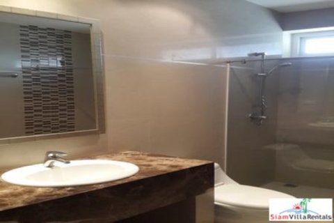 Villa on Jomtien Beach, Pattaya, Thailand 4 bedrooms № 193506 - photo 4