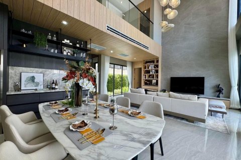 Villa in Pattaya, Thailand 4 bedrooms № 140149 - photo 21