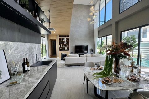 Villa in Pattaya, Thailand 4 bedrooms № 140149 - photo 2