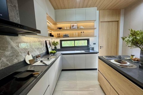 Villa in Pattaya, Thailand 4 bedrooms № 140149 - photo 24