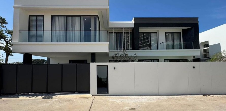 Villa in Pattaya, Thailand 4 bedrooms № 140149