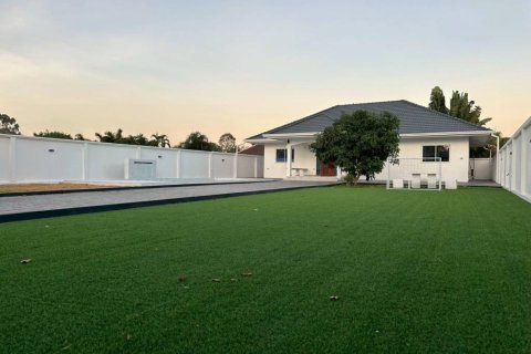 House in Pattaya, Thailand 3 bedrooms № 172686