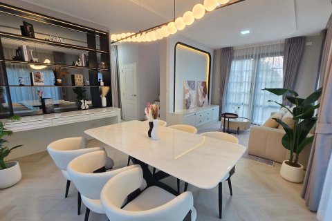 House in Bang Kaeo, Thailand 4 bedrooms № 160354 - photo 5