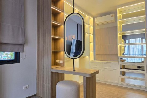 House in Bang Kaeo, Thailand 4 bedrooms № 160354 - photo 12