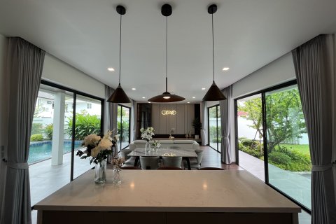 House in Chiang Mai, Thailand 4 bedrooms № 149961 - photo 1