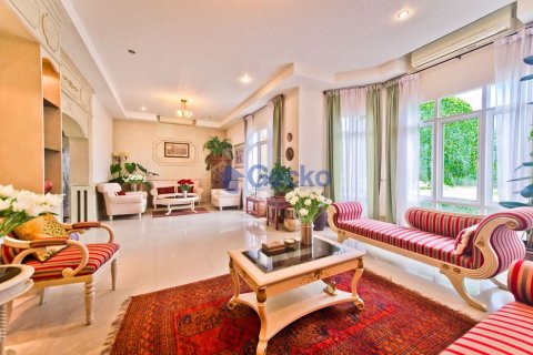 Дом в Паттайе, Таиланд с 8 спальнями № 196794 - фото 10