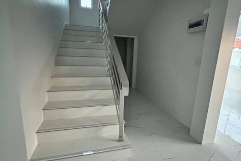 Дом в Сураттхани, Таиланд с 4 спальнями  № 170675 - фото 4