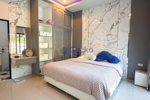 House in Pattaya, Thailand 3 bedrooms № 196329 - photo 11