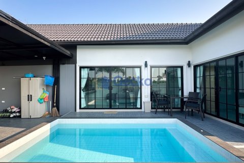 House in Pattaya, Thailand 3 bedrooms № 196329 - photo 2