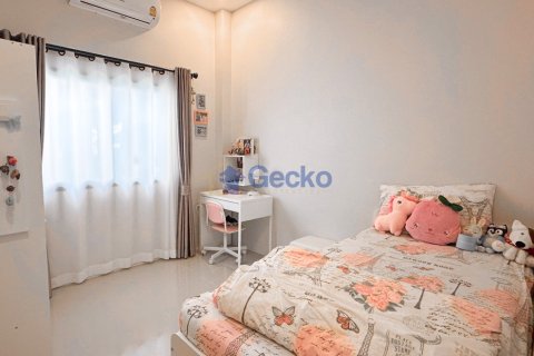 House in Pattaya, Thailand 3 bedrooms № 196329 - photo 15