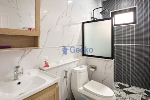 House in Pattaya, Thailand 3 bedrooms № 196329 - photo 14