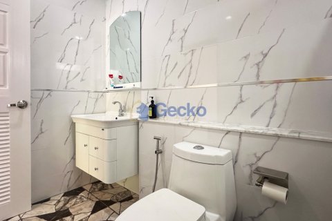 House in Pattaya, Thailand 3 bedrooms № 196329 - photo 13