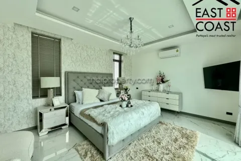 Casa de 4 dormitorios en Pattaya, Tailandia № 213171 - foto 10