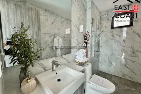 Casa de 4 dormitorios en Pattaya, Tailandia № 213171 - foto 12