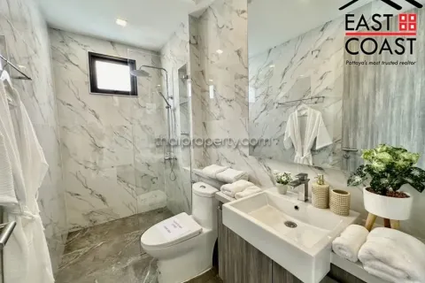 Casa de 4 dormitorios en Pattaya, Tailandia № 213171 - foto 17