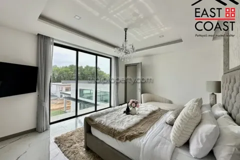 Casa de 4 dormitorios en Pattaya, Tailandia № 213171 - foto 9