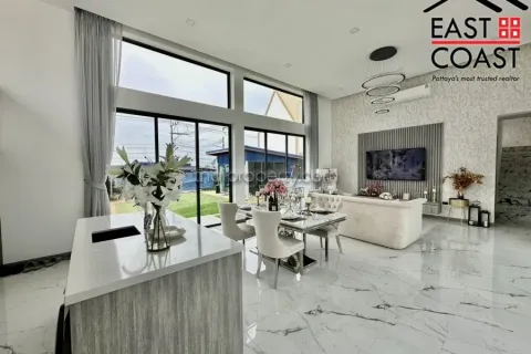 Casa de 4 dormitorios en Pattaya, Tailandia № 213171 - foto 4