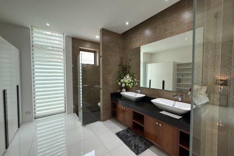 Villa in Kathu, Thailand 3 bedrooms № 167601 - photo 15