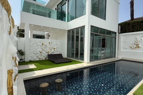 Villa in Kathu, Thailand 3 bedrooms № 167601 - photo 2