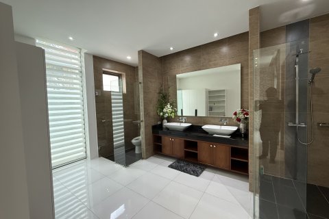 Villa in Kathu, Thailand 3 bedrooms № 167601 - photo 14