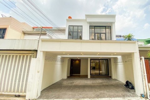House in Watthana, Bangkok, Thailand 4 bedrooms № 160757 - photo 1