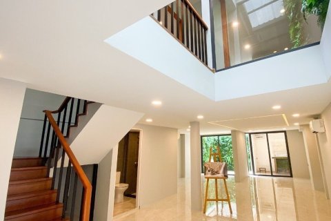 House in Watthana, Bangkok, Thailand 4 bedrooms № 160757 - photo 2