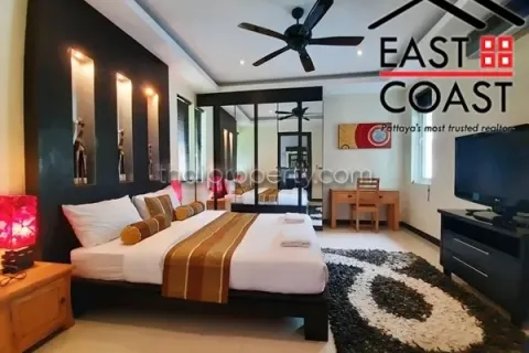 Casa de 4 dormitorios en Pattaya, Tailandia № 212442 - foto 14