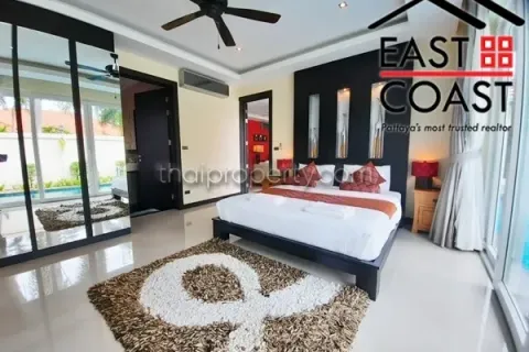 Casa de 4 dormitorios en Pattaya, Tailandia № 212442 - foto 11