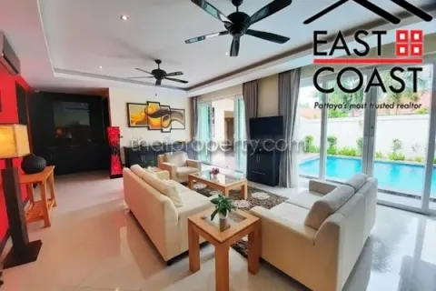 Casa de 4 dormitorios en Pattaya, Tailandia № 212442 - foto 6