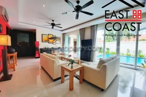 Casa de 4 dormitorios en Pattaya, Tailandia № 212442 - foto 3