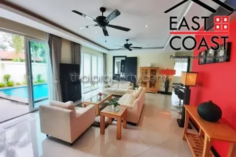 Casa de 4 dormitorios en Pattaya, Tailandia № 212442 - foto 2