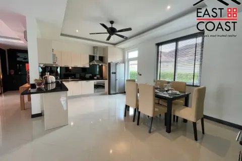Casa de 4 dormitorios en Pattaya, Tailandia № 212443 - foto 6