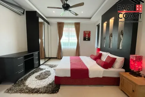 Casa de 4 dormitorios en Pattaya, Tailandia № 212443 - foto 25