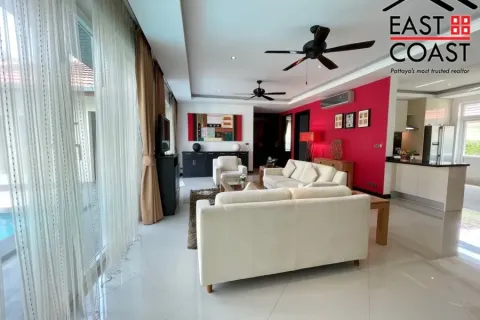 Casa de 4 dormitorios en Pattaya, Tailandia № 212443 - foto 12