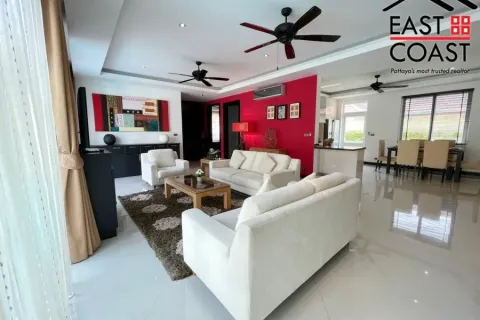 Casa de 4 dormitorios en Pattaya, Tailandia № 212443 - foto 4