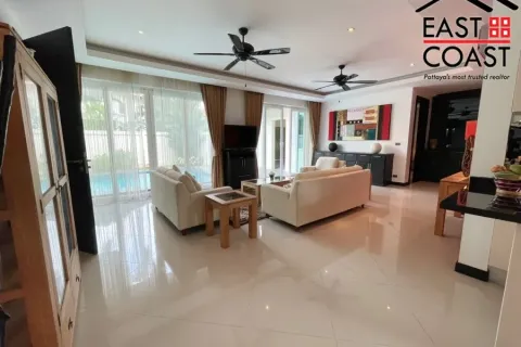 Casa de 4 dormitorios en Pattaya, Tailandia № 212443 - foto 11
