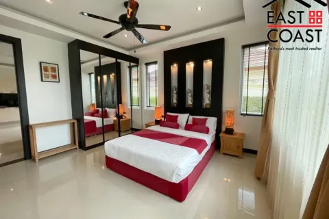 Casa de 4 dormitorios en Pattaya, Tailandia № 212443 - foto 14